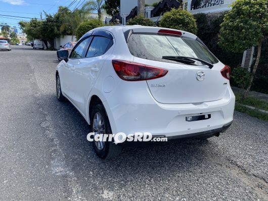 Mazda Demio Carros en venta