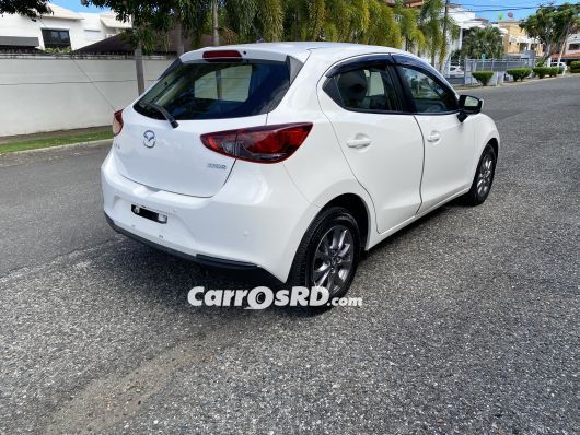 Mazda Demio Carros en venta