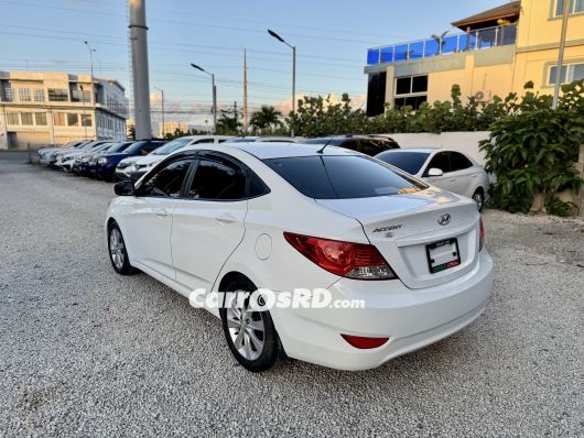 Hyundai Accent Carros en venta