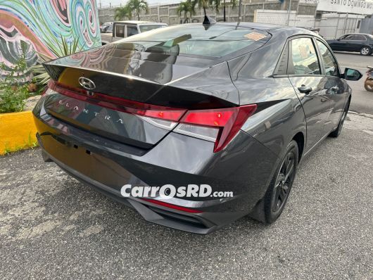 Hyundai Elantra Carros en venta