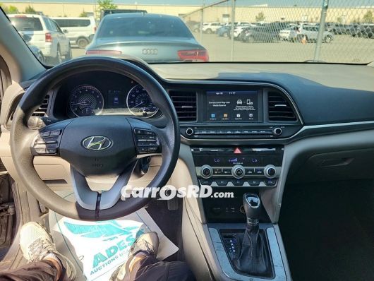 Hyundai Elantra Carros en venta