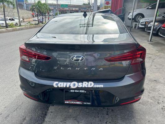 Hyundai Elantra Carros en venta