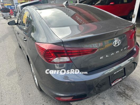 Hyundai Elantra SE