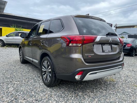 Mitsubishi Outlander SE