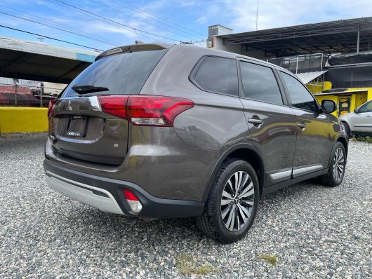 Mitsubishi Outlander SE