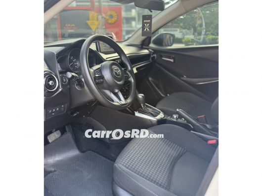Mazda Demio Carros en venta