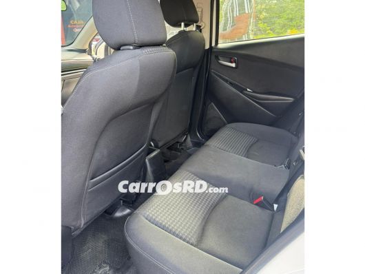 Mazda Demio Carros en venta