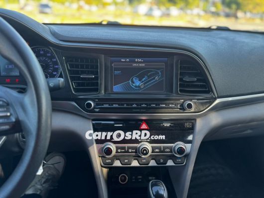 Hyundai Elantra Carros en venta