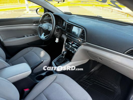 Hyundai Elantra Carros en venta