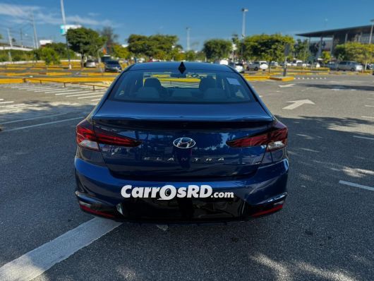 Hyundai Elantra Carros en venta