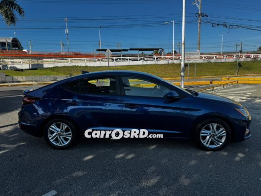 Hyundai Elantra Carros en venta
