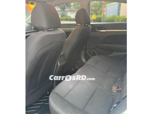 Hyundai Elantra Carros en venta