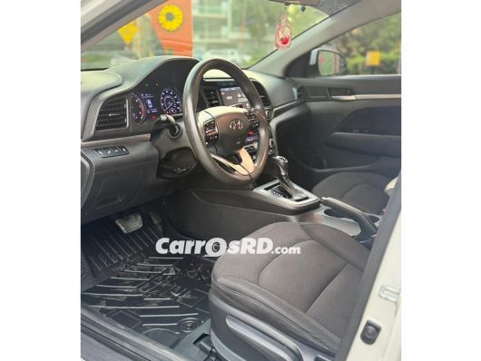 Hyundai Elantra Carros en venta