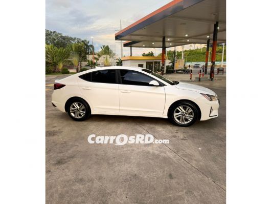 Hyundai Elantra Carros en venta