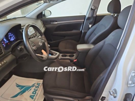Hyundai Elantra Carros en venta