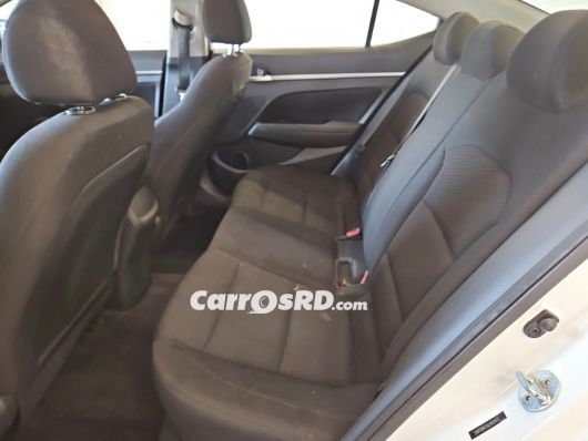 Hyundai Elantra Carros en venta