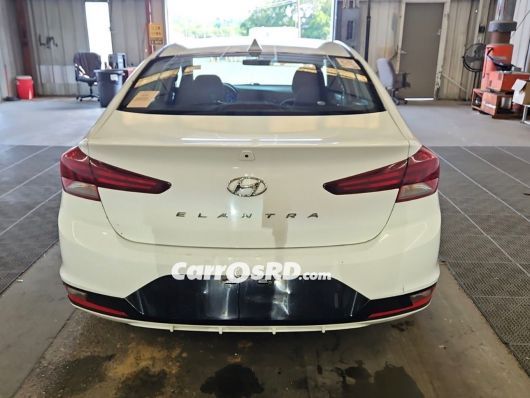 Hyundai Elantra Carros en venta