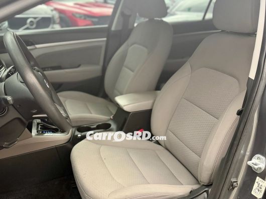 Hyundai Elantra Carros en venta