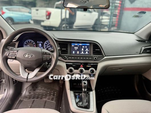 Hyundai Elantra Carros en venta