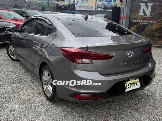 Hyundai Elantra Carros en venta