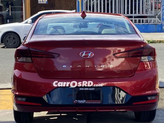 Hyundai Elantra Carros en venta