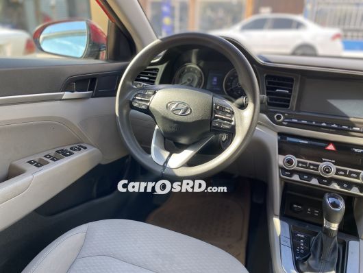 Hyundai Elantra Carros en venta