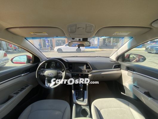 Hyundai Elantra Carros en venta