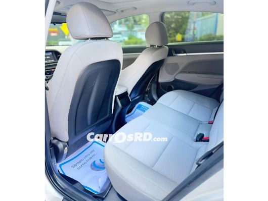 Hyundai Elantra Carros en venta