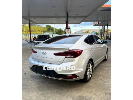 Hyundai Elantra Carros en venta