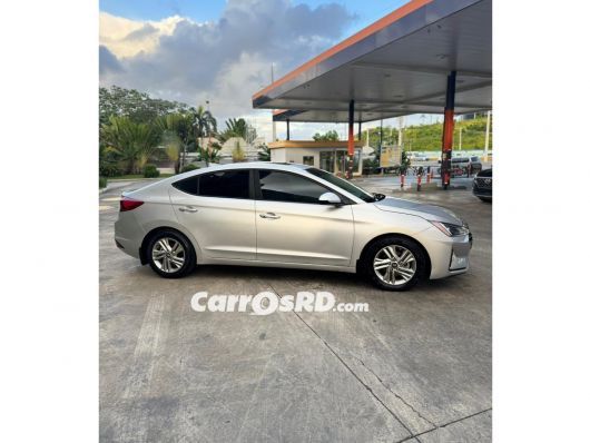 Hyundai Elantra Carros en venta