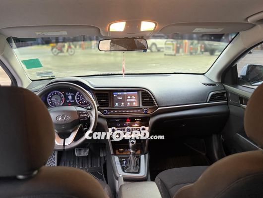 Hyundai Elantra Carros en venta