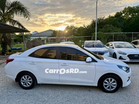 Hyundai Verna Carros en venta
