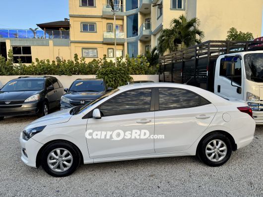 Hyundai Verna Carros en venta
