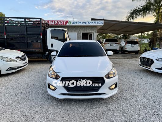 Hyundai Verna Carros en venta