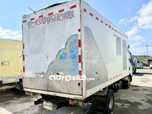 Isuzu ELF Camion en venta