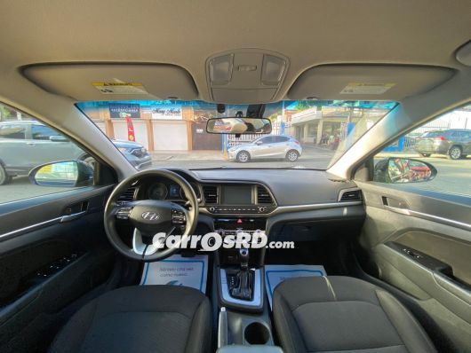 Hyundai Elantra Carros en venta