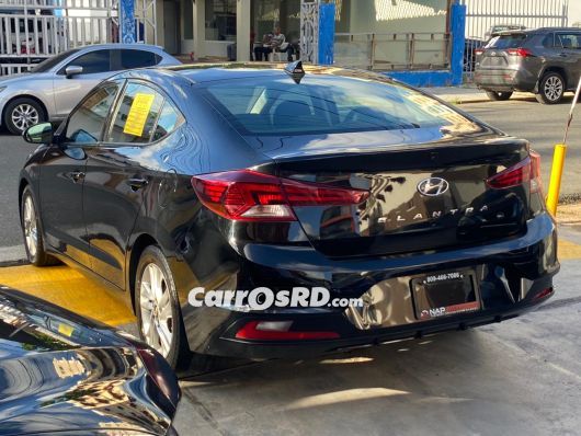 Hyundai Elantra Carros en venta