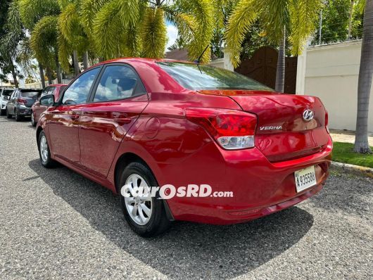 Hyundai Verna Carros en venta