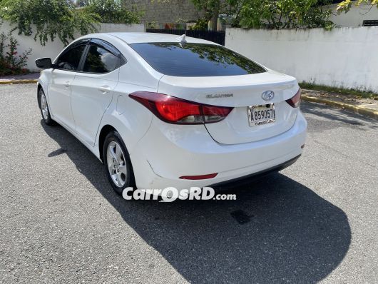 Hyundai Elantra Carros en venta