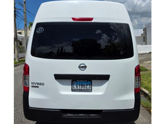 Nissan URVAN Básico