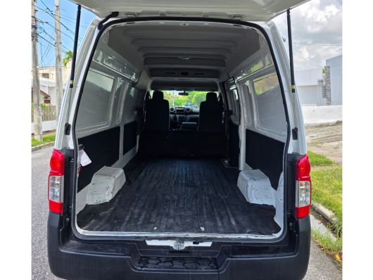 Nissan URVAN Básico