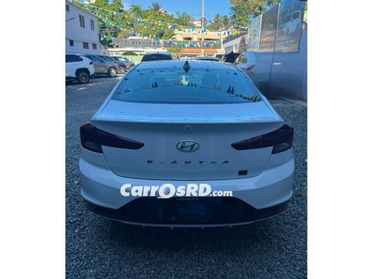 Hyundai Elantra Carros en venta