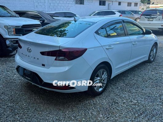 Hyundai Elantra Carros en venta