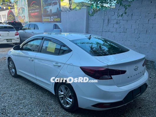 Hyundai Elantra Carros en venta