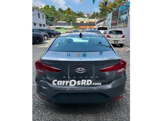 Hyundai Elantra Carros en venta