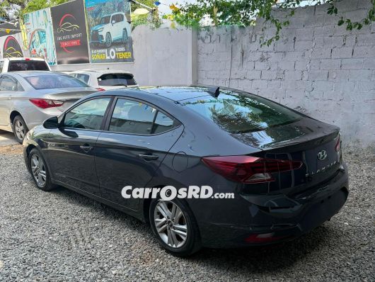 Hyundai Elantra Carros en venta