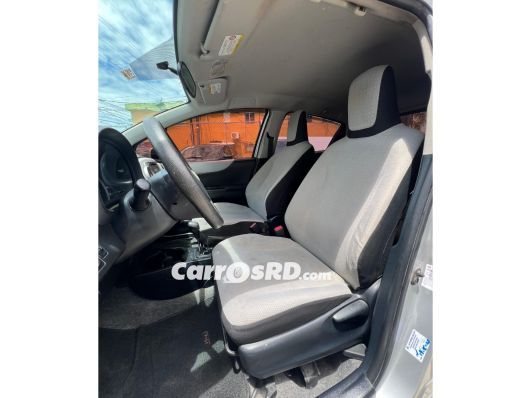 Toyota Vitz Carros en venta