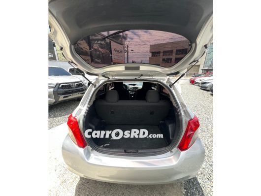 Toyota Vitz Carros en venta