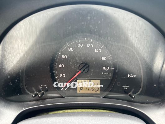 Toyota Vitz Carros en venta