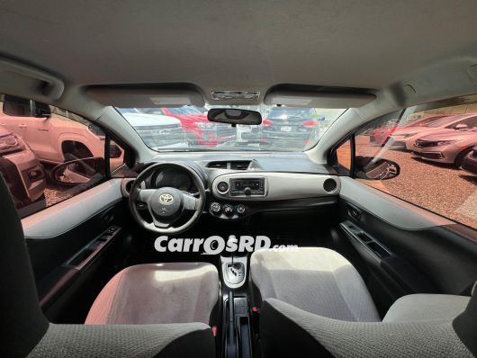 Toyota Vitz Carros en venta